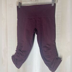 Lululemon In The Flow Crop II‎ Bordeaux burgundy heather leggings knee length, 6